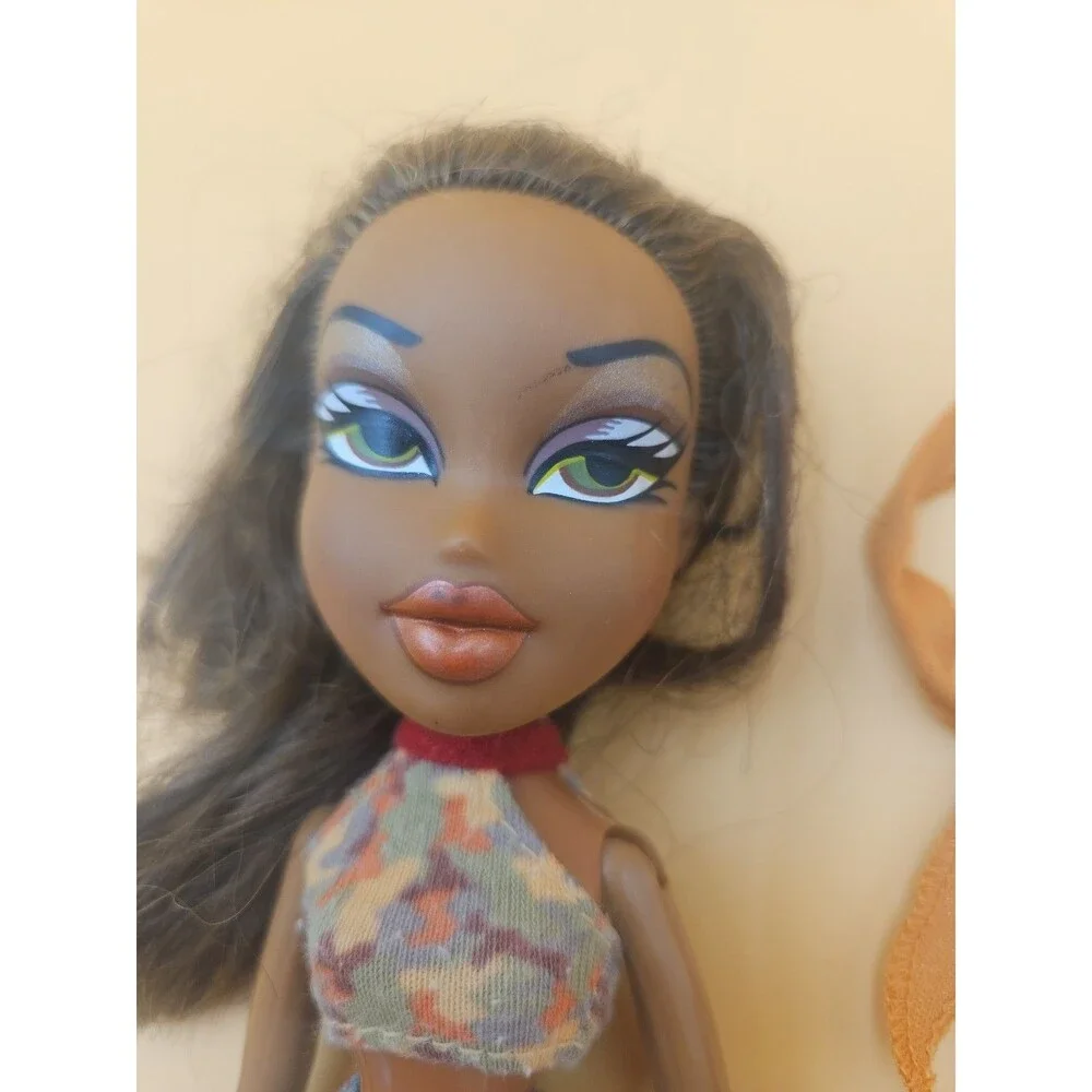 Bratz Second Edition Flaunt It! Sasha Doll Almost Complete Clothes Boots Fashion